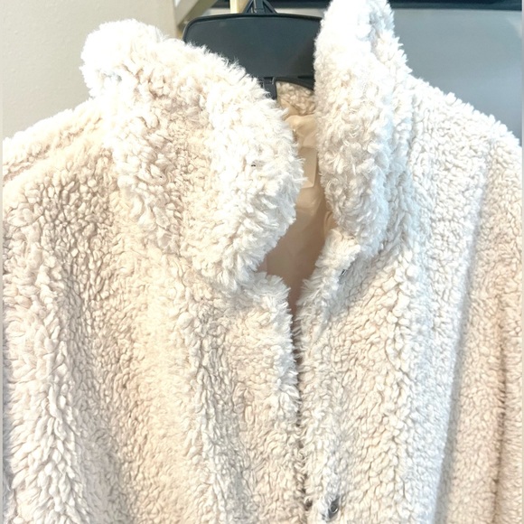 ‼️ SALE ‼️ H&M Cream Teddy Coat - Picture 8 of 10